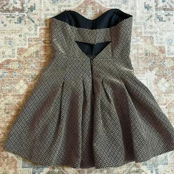 Cute dress - Picture 3 of 4